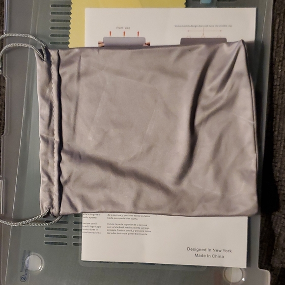 MacBook Case with Accessories - Picture 2 of 5
